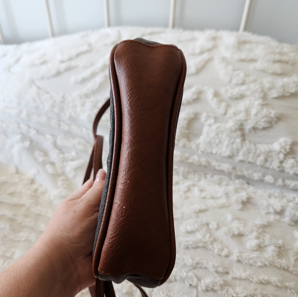 MODA Leather Black and Brown crossbody Bag. Great for a quick trip. - Picture 4 of 9